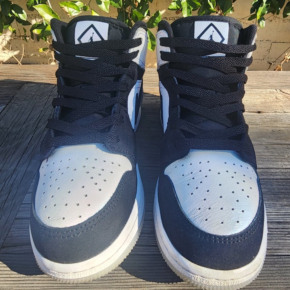 AIR JORDAN 1 MID SE GS SIZE 4.5 (Y) LIMITED EDITION!! - Picture 7 of 9